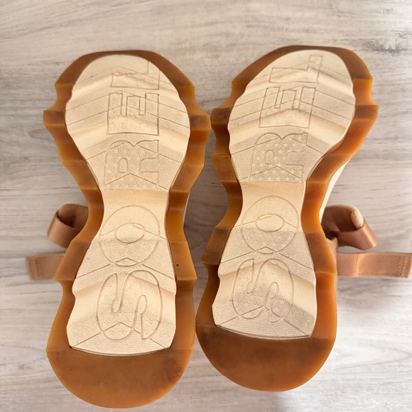 Kinetic Y-Strap High Sandals - Women's - Picture 2 of 6